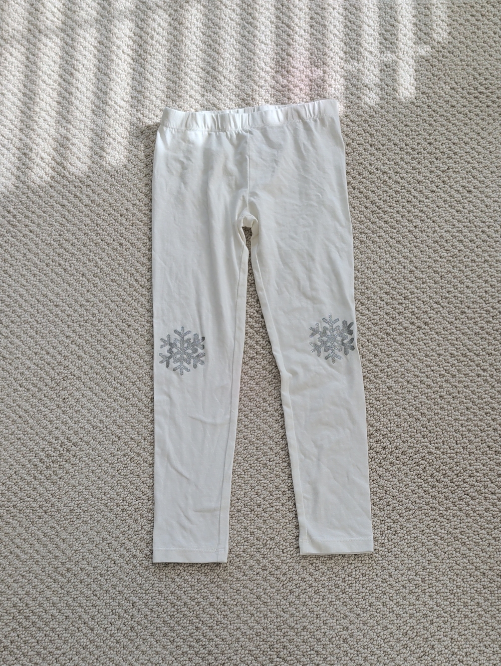 Epic Threads White Leggings with Silver Snowflake Knees